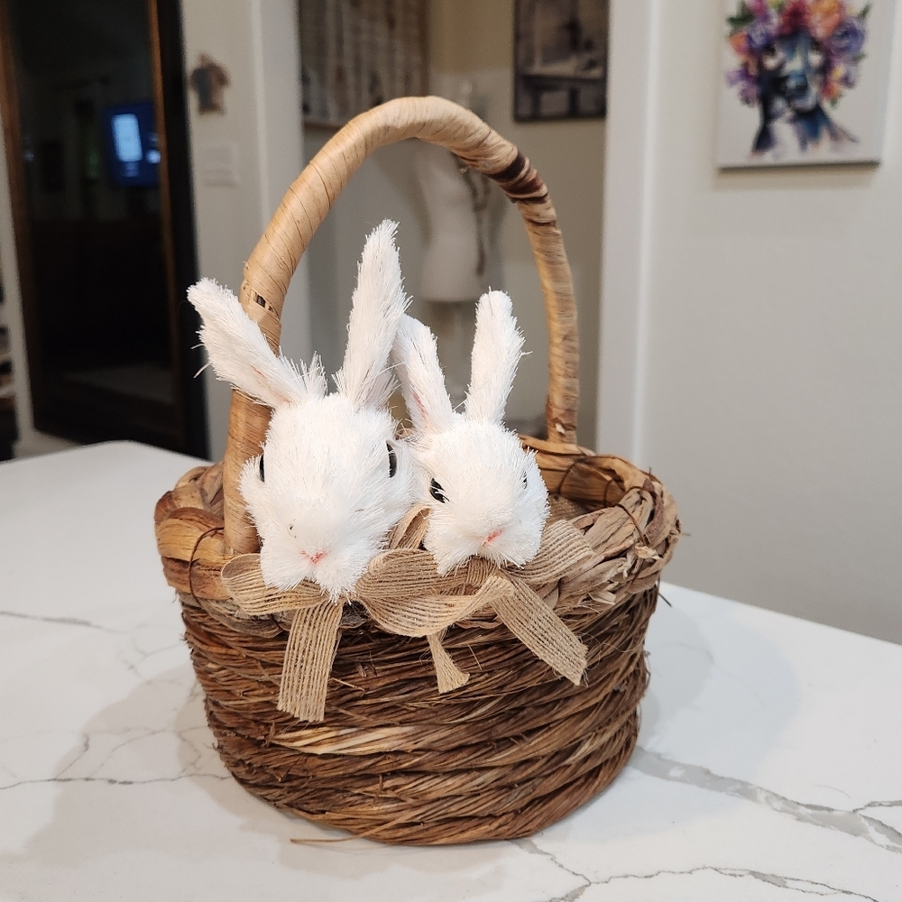 SUPER CUTE BUNNY RABBIT STRAW BASKET PERFECT FOR EASTER DECOR, BABY SHOWERS ETC.